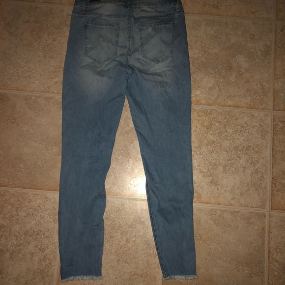 Tinseltown Ripped Jeans - Picture 5 of 6